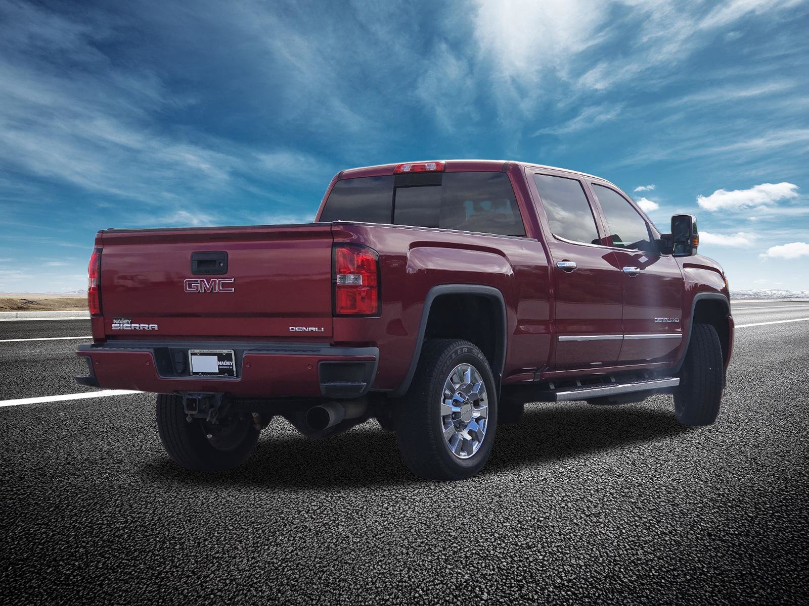 Used 2018 GMC Sierra 2500 Denali w/ Duramax Plus Package AWD/4WD image 18