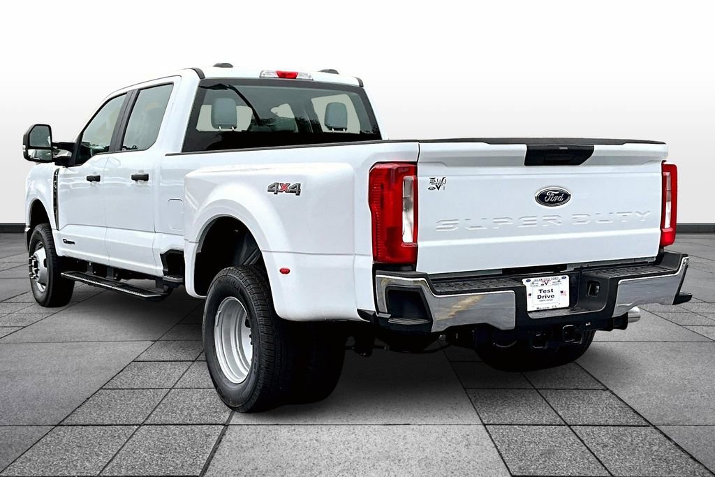 New 2026 Ford F350 4x4 Crew Cab DRW Super Duty image 3