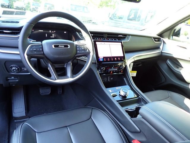 New 2025 Jeep Grand Cherokee Limited image 12
