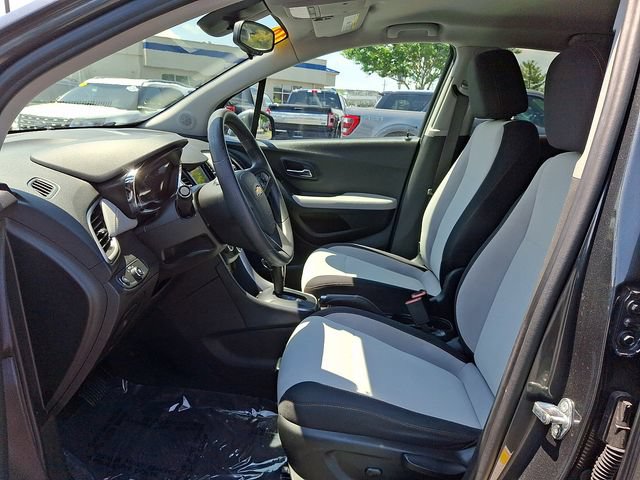 Used 2019 Chevrolet Trax LS w/ Tint and Cruise Package AWD/4WD image 14