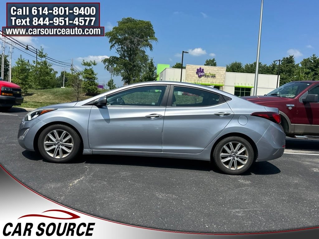 Used 2016 Hyundai Elantra SE w/ Option Group 02 FWD image 2