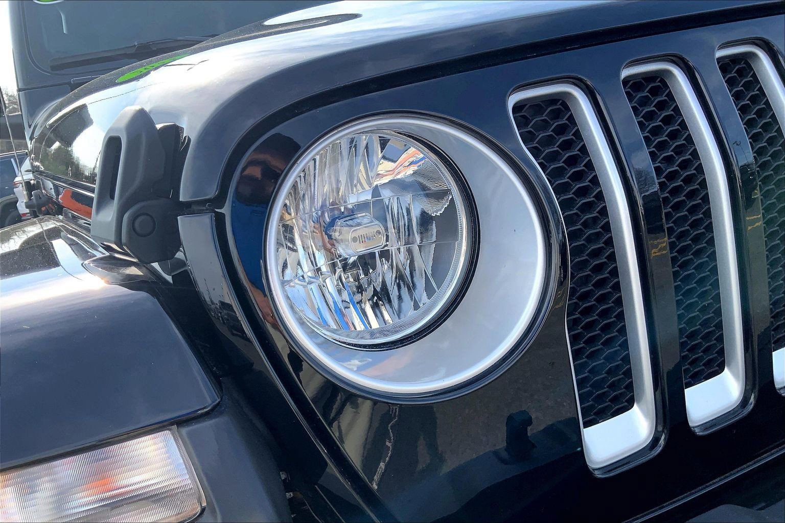 Certified 2022 Jeep Wrangler Unlimited Sahara w/ Cold Weather Group AWD/4WD image 25