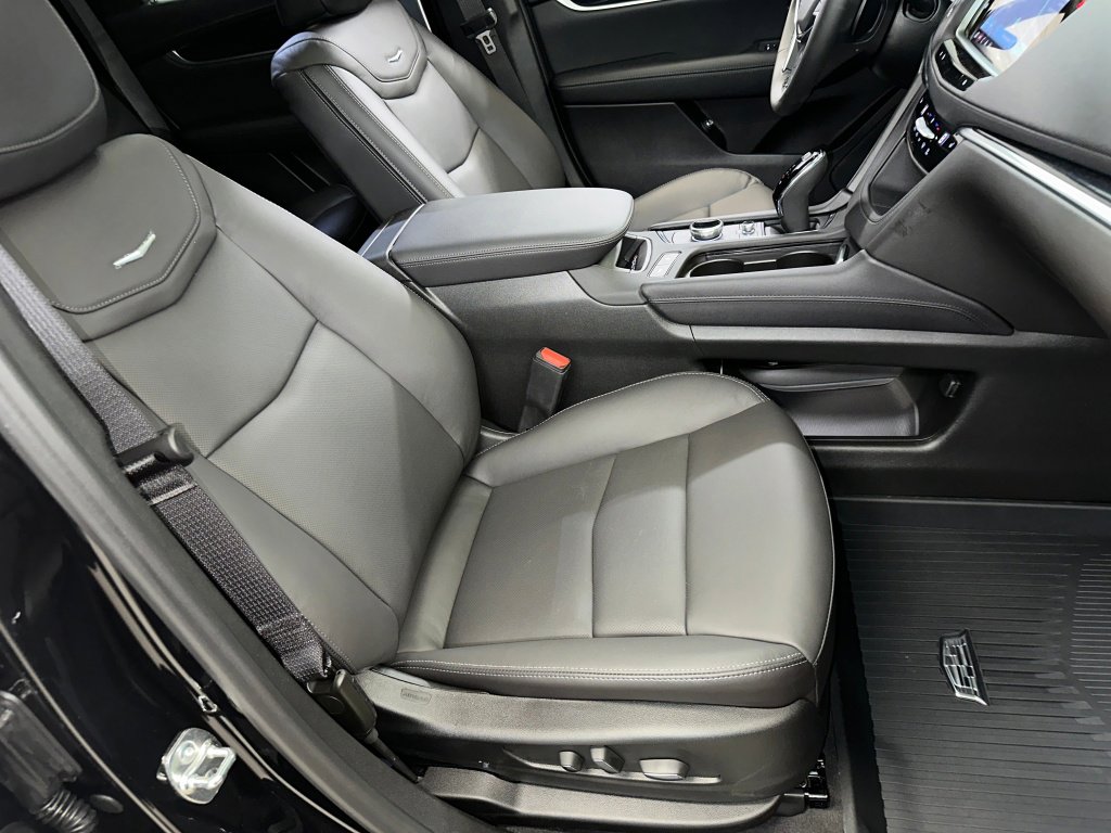 New 2026 Cadillac XT5 Premium Luxury w/ LPO, ONYX Package image 32