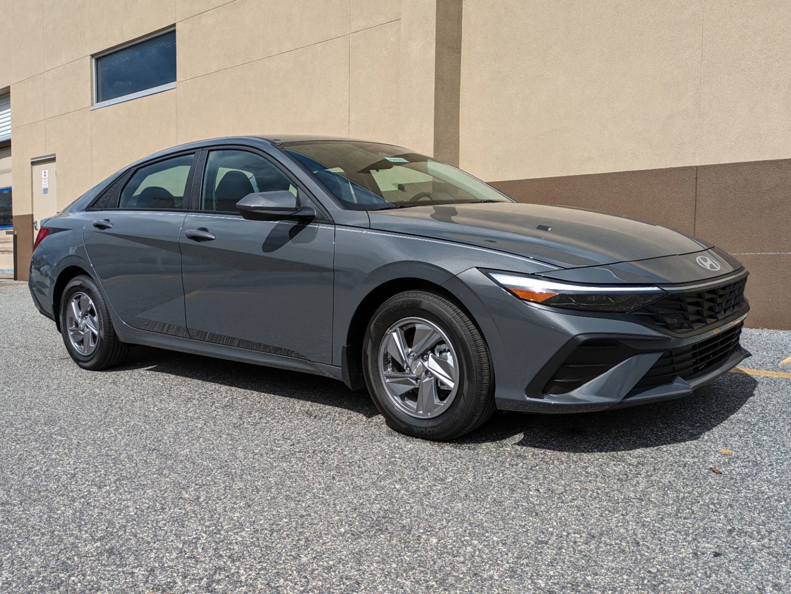 New 2026 Hyundai Elantra SE image 2