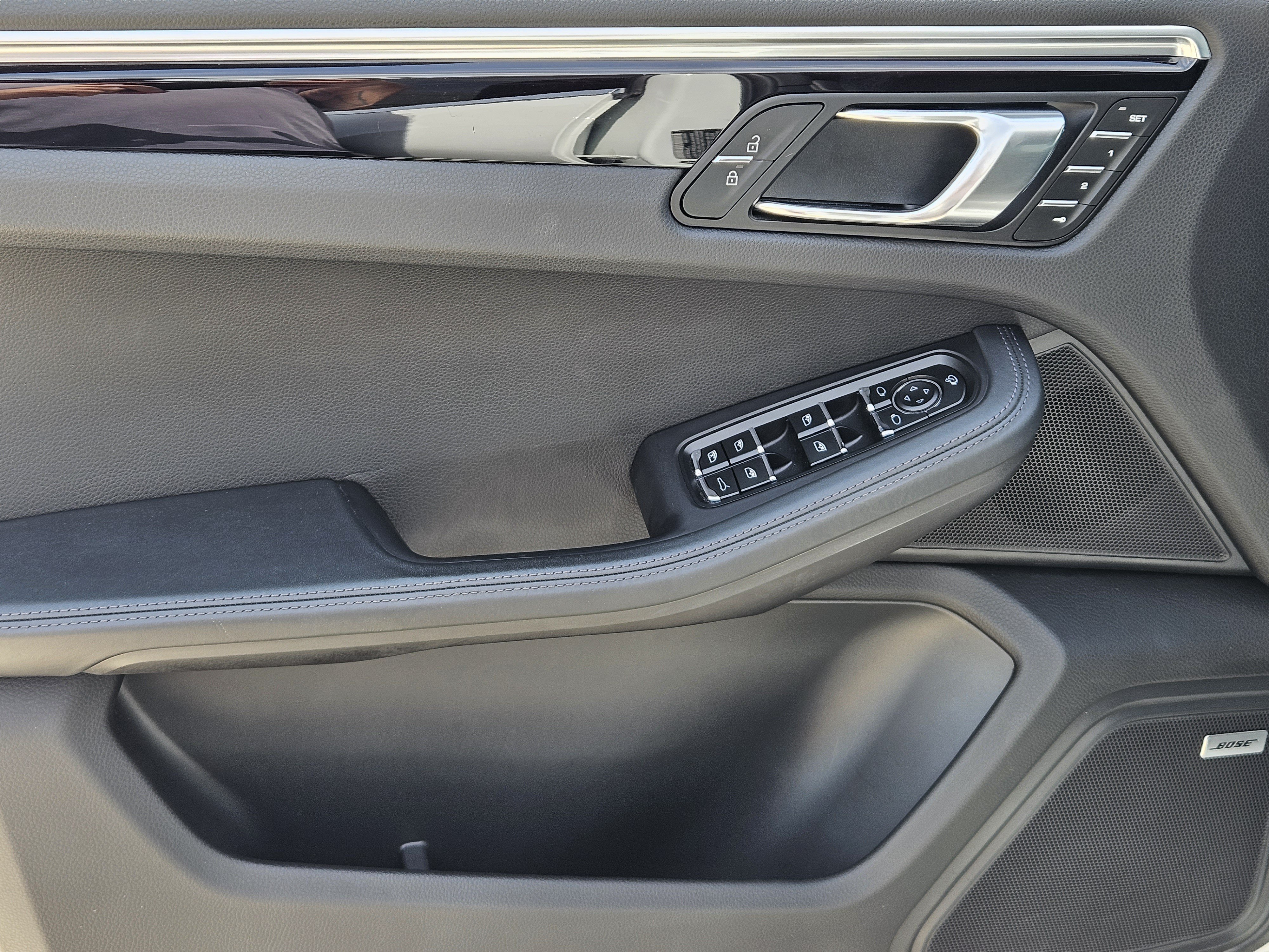 Certified 2023 Porsche Macan S AWD/4WD image 22