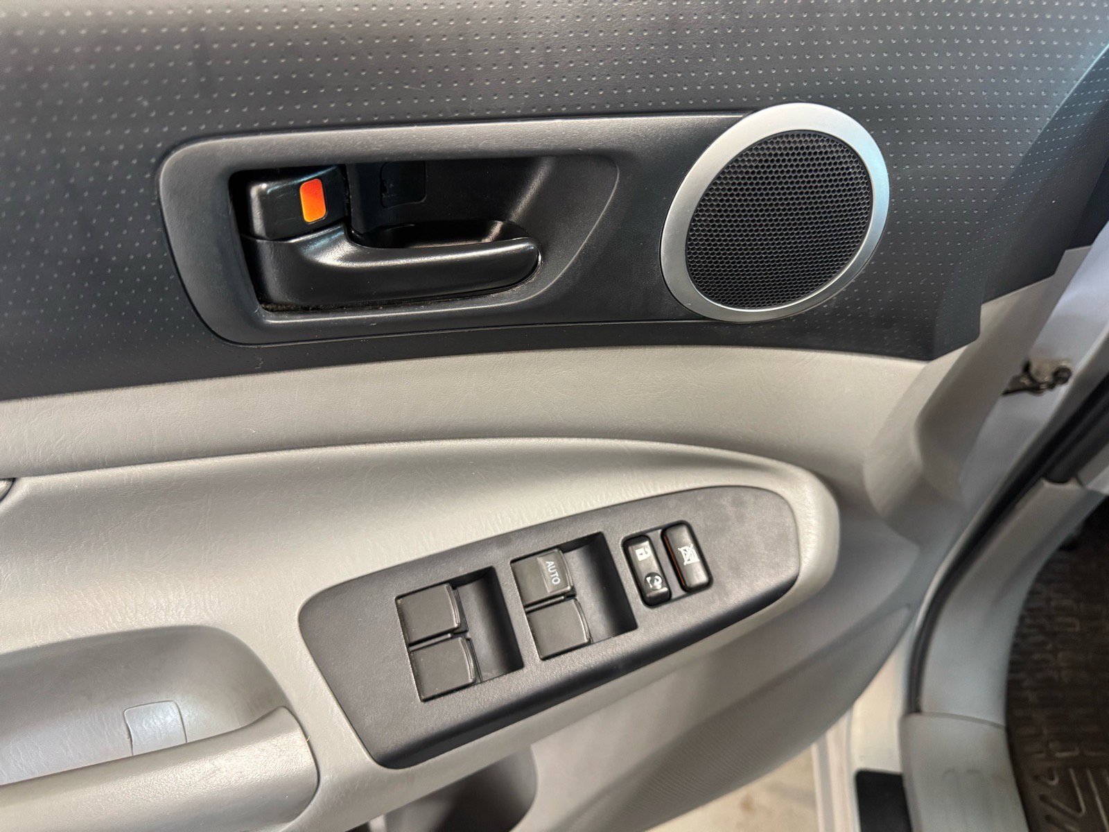 Used 2012 Toyota Tacoma 4x4 Double Cab w/ SR5 Pkg image 13