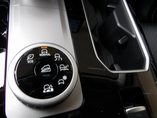 New 2025 Mitsubishi Outlander ES image 18