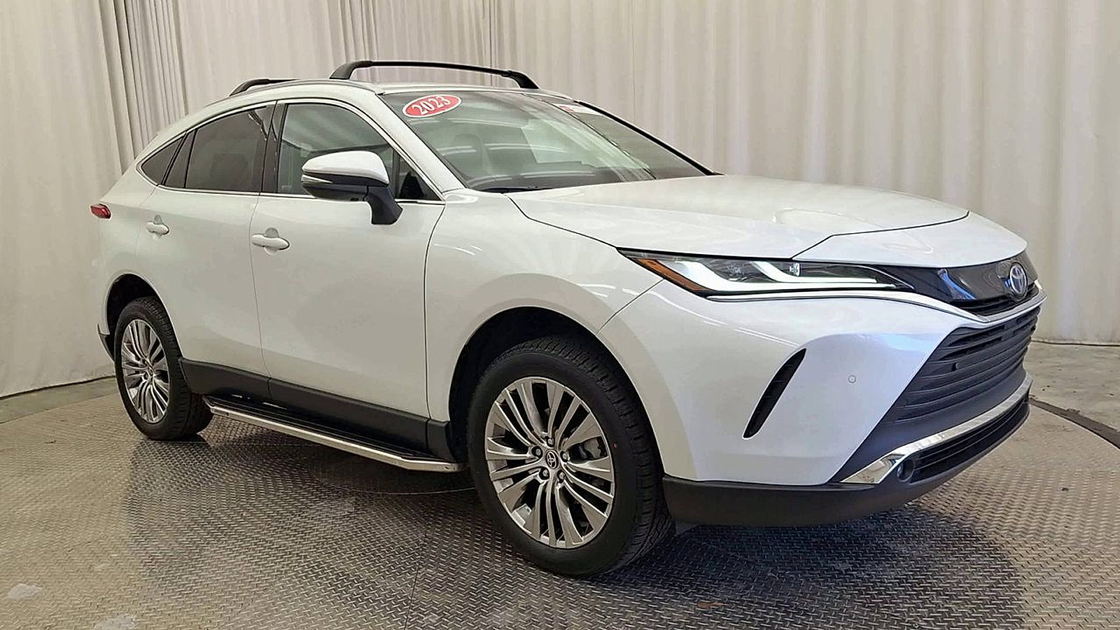 Certified 2023 Toyota Venza XLE image 5