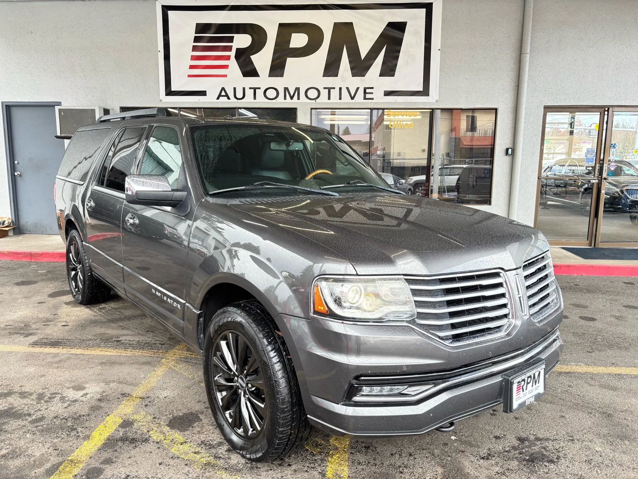 Used 2016 Lincoln Navigator L Select image 1