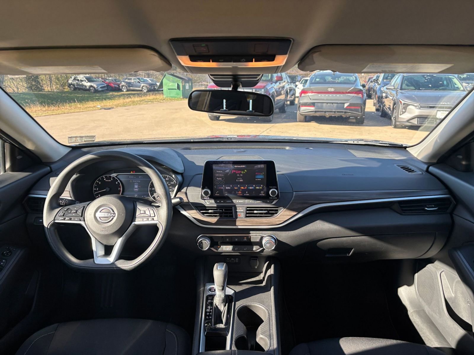 Used 2025 Nissan Altima 2.5 SV FWD image 27