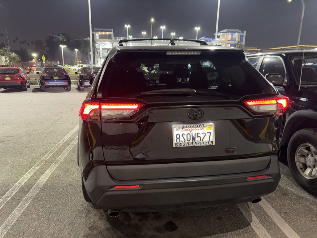 Used 2020 Toyota RAV4 XLE Premium image 12