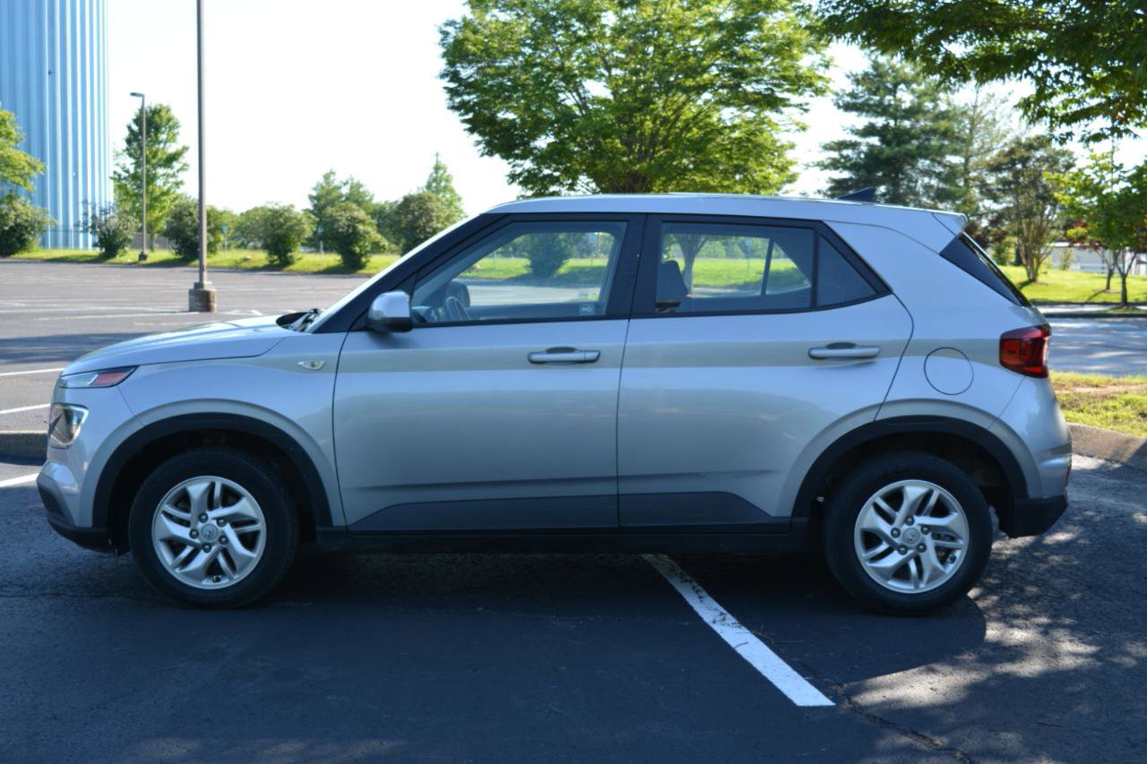 Used 2021 Hyundai Venue SE FWD image 8
