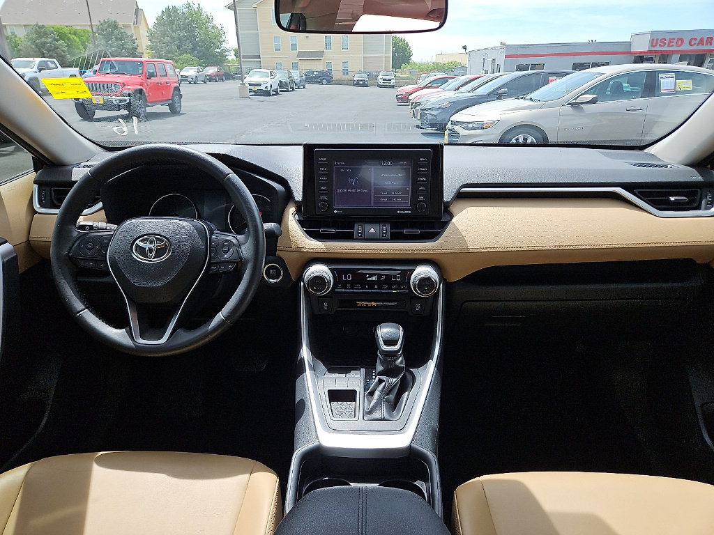 Used 2020 Toyota RAV4 XLE Premium FWD image 10