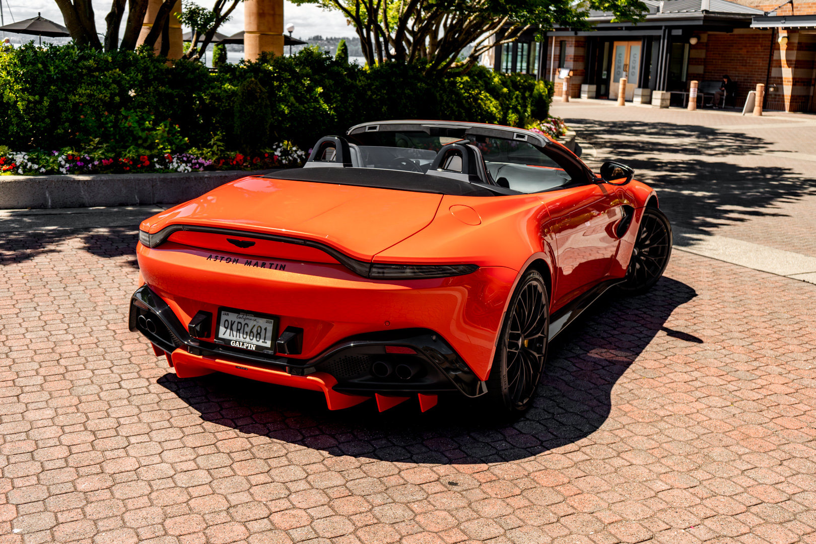 Used 2023 Aston Martin V8 Vantage Roadster RWD image 40