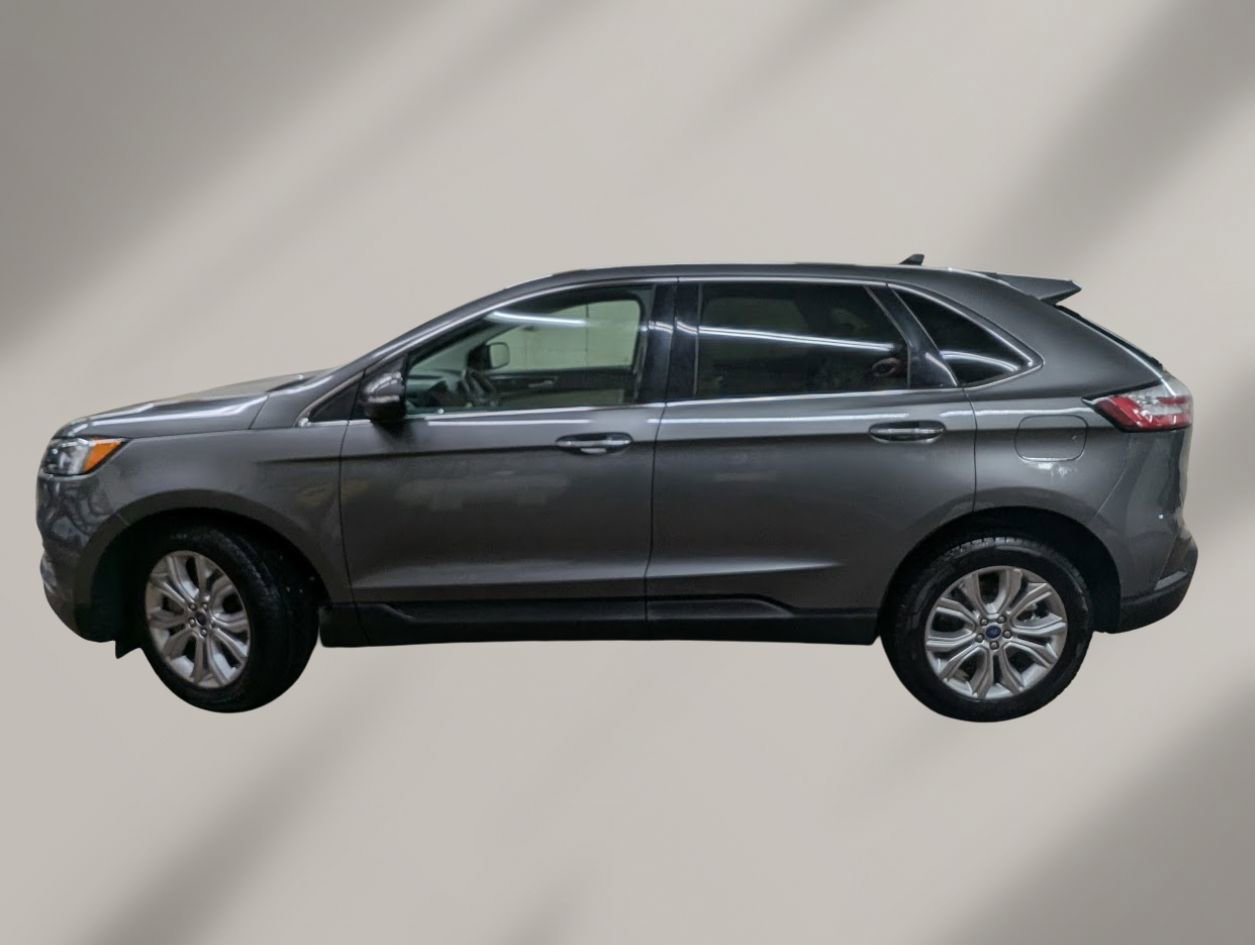 Used 2022 Ford Edge Titanium w/ Class II Trailer Tow Package image 3