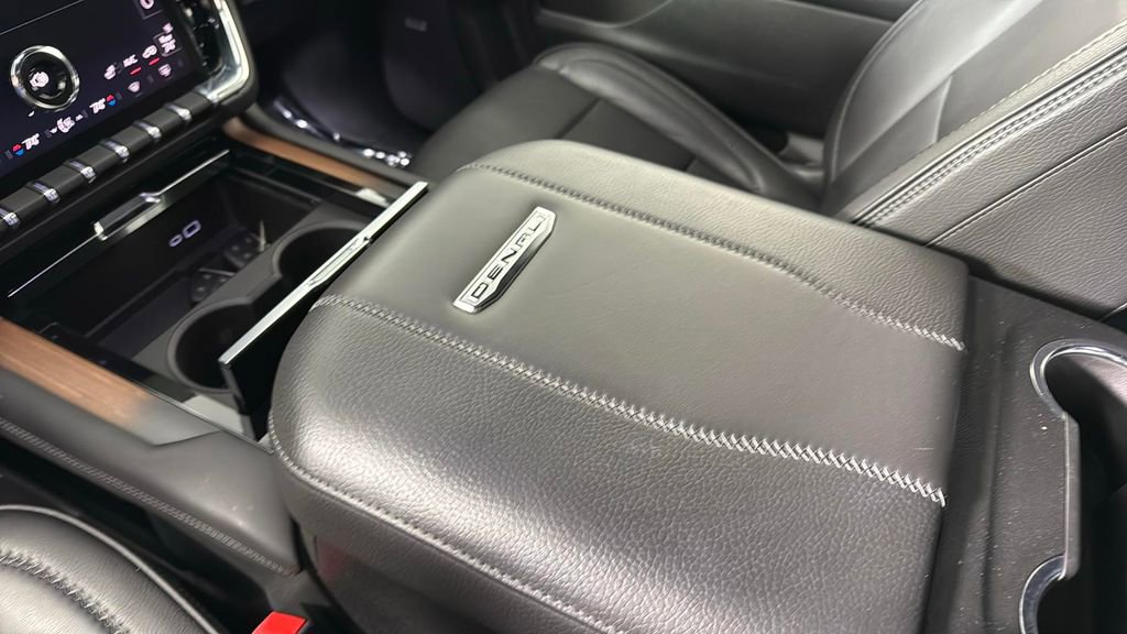 Used 2025 GMC Yukon Denali image 16