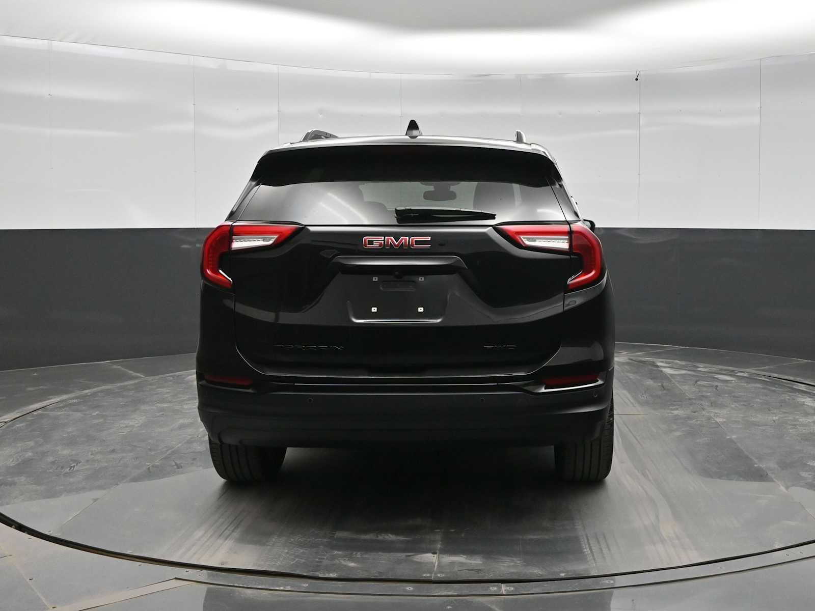 Used 2024 GMC Terrain SLT w/ Tech Package AWD/4WD image 6