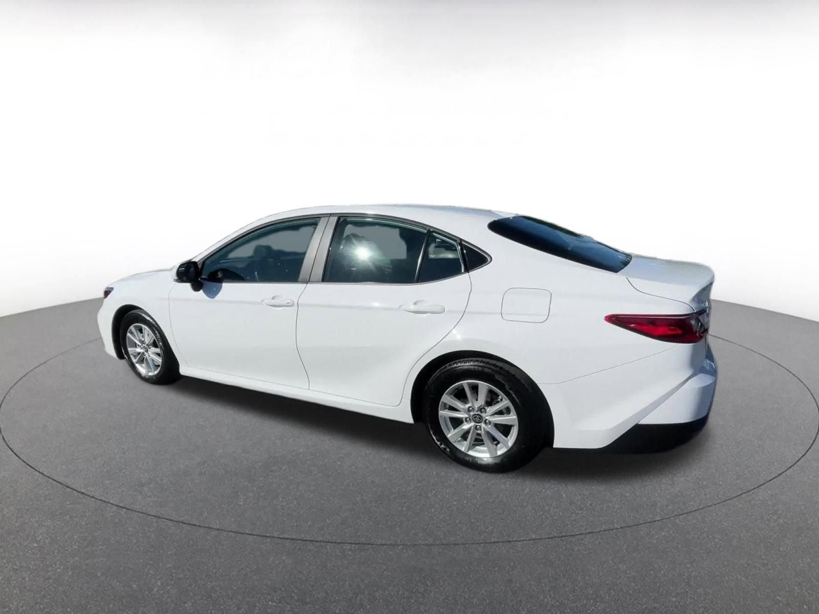 Used 2025 Toyota Camry LE image 10
