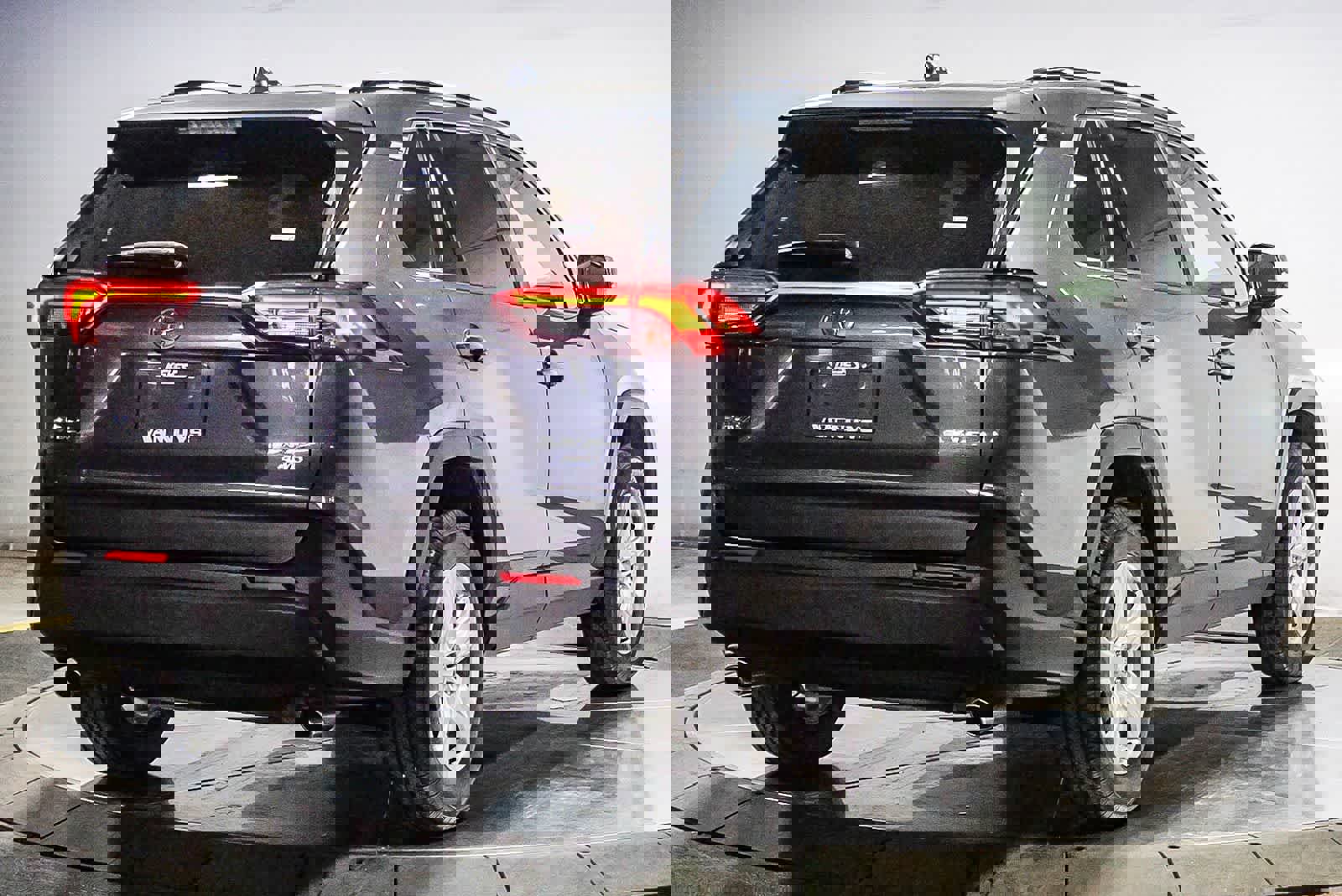 Certified 2020 Toyota RAV4 XLE w/ Convenience Package image 10