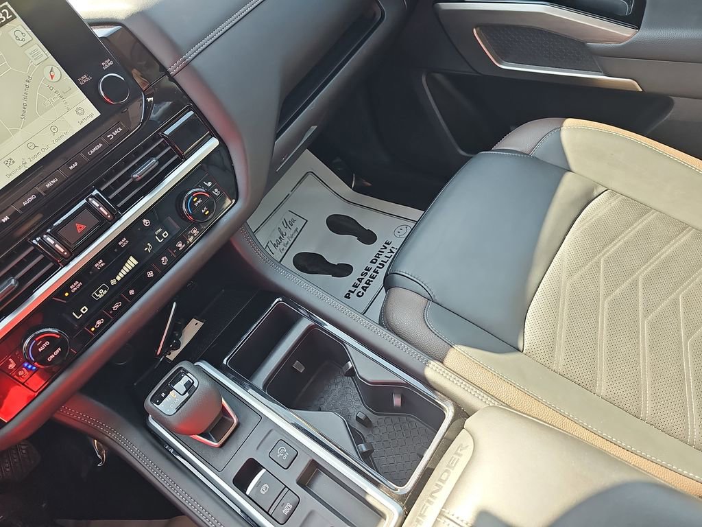 Used 2024 Nissan Pathfinder Platinum w/ Cargo Package image 30