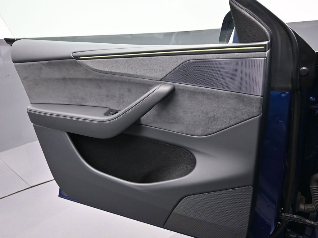 Used 2026 Tesla Model Y AWD image 12