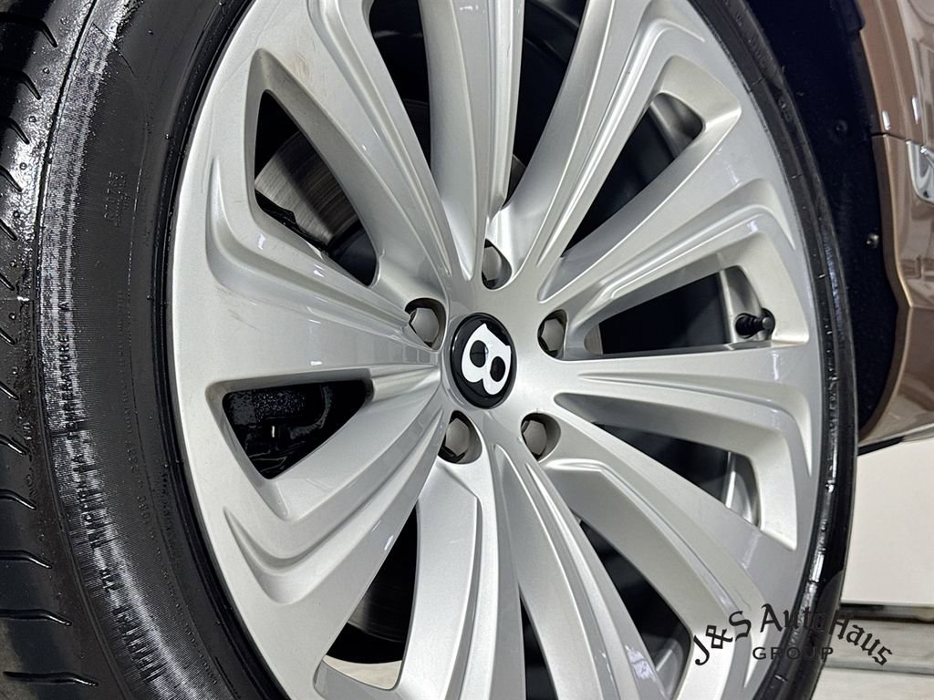 Used 2021 Bentley Bentayga AWD/4WD image 43