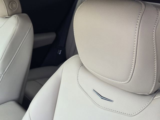 Used 2024 Cadillac XT4 Luxury w/ Cold Weather Package FWD image 16