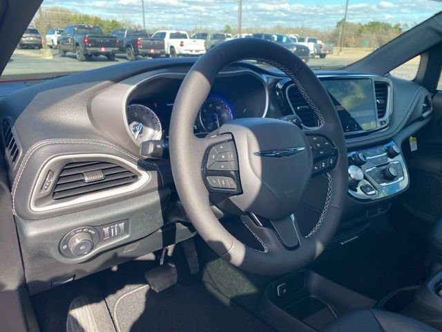 New 2026 Chrysler Pacifica Select w/ S Appearance Package FWD image 13