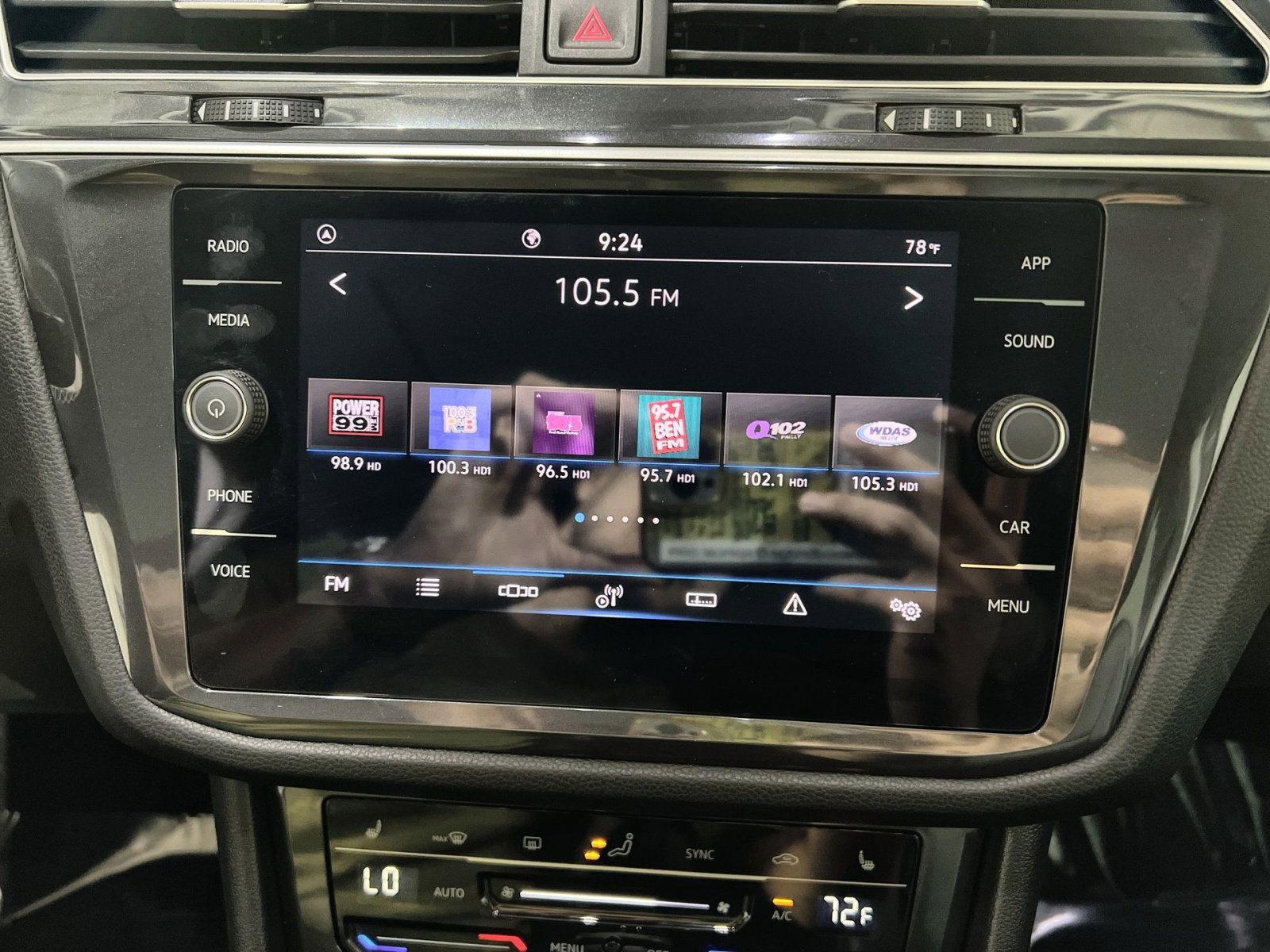 Used 2024 Volkswagen Tiguan SE FWD image 35