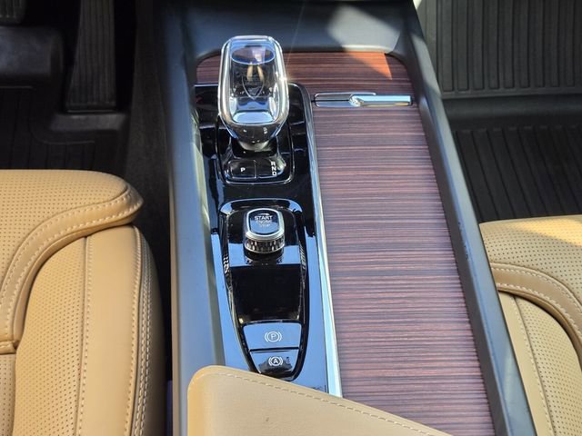 Certified 2024 Volvo XC60 B5 Ultimate w/ Protection Package Premier image 21