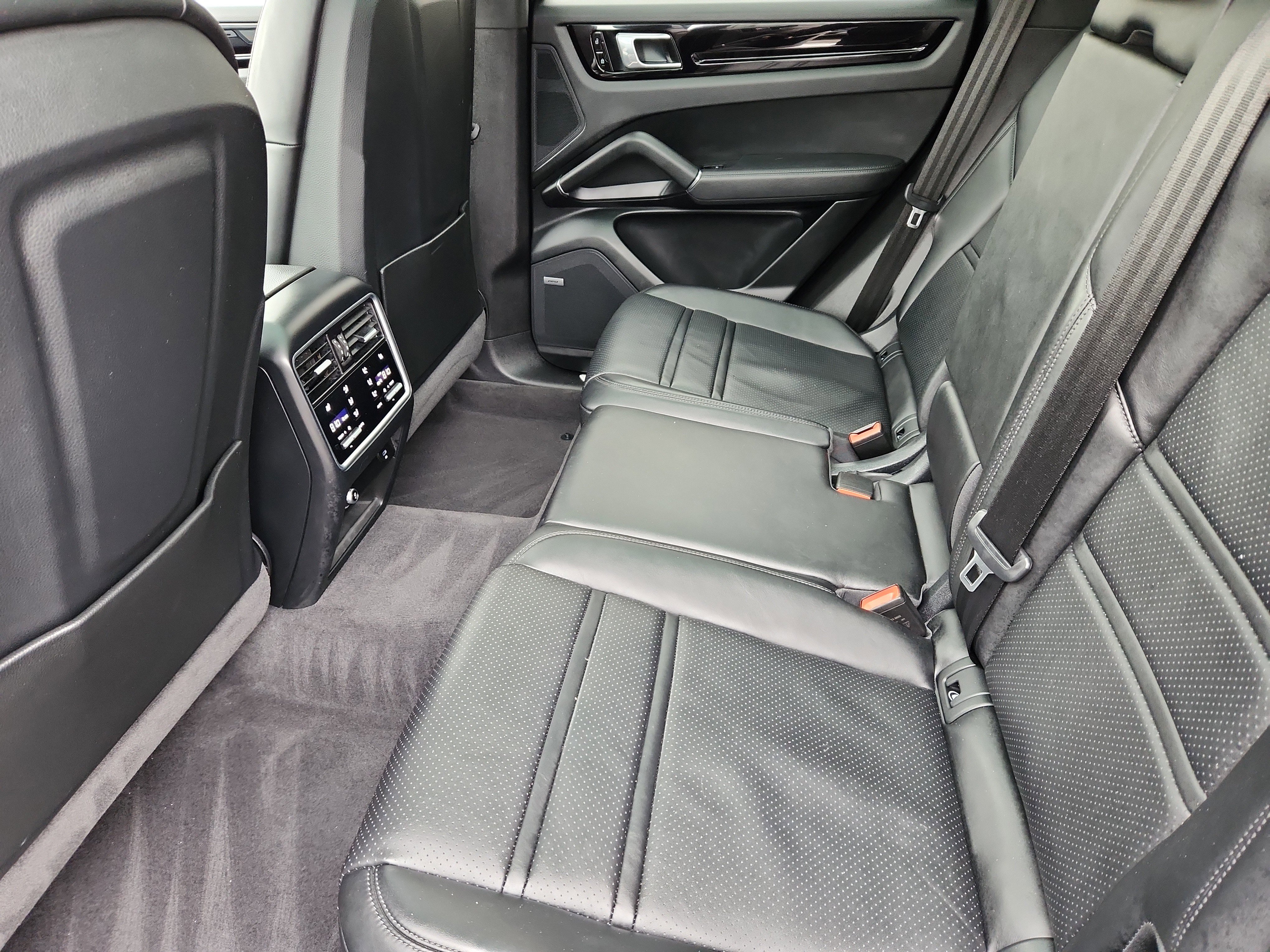 Used 2020 Porsche Cayenne image 5