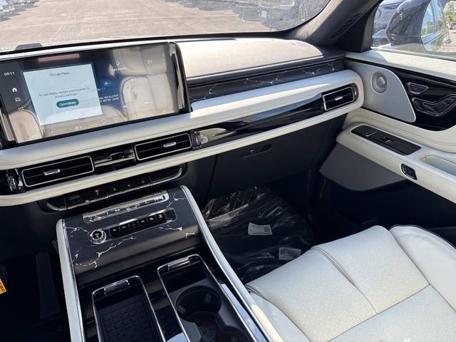 New 2025 Lincoln Aviator Black Label w/ Jet Appearance Package AWD/4WD image 15