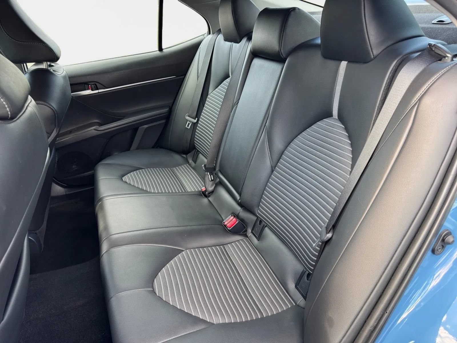 Used 2023 Toyota Camry SE FWD image 11
