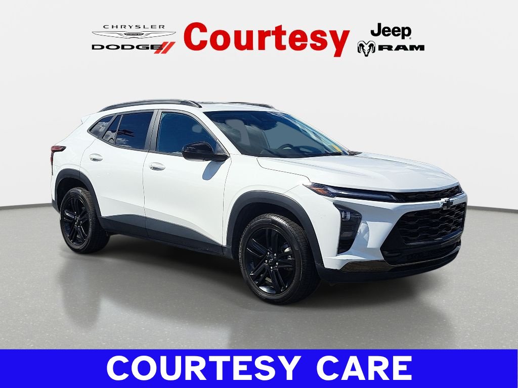 Used 2025 Chevrolet Trax ACTIV w/ Sunroof Package FWD image 1