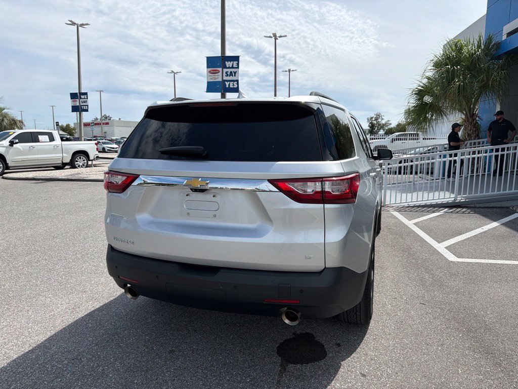 Used 2021 Chevrolet Traverse LT w/ LT Premium Package FWD image 9