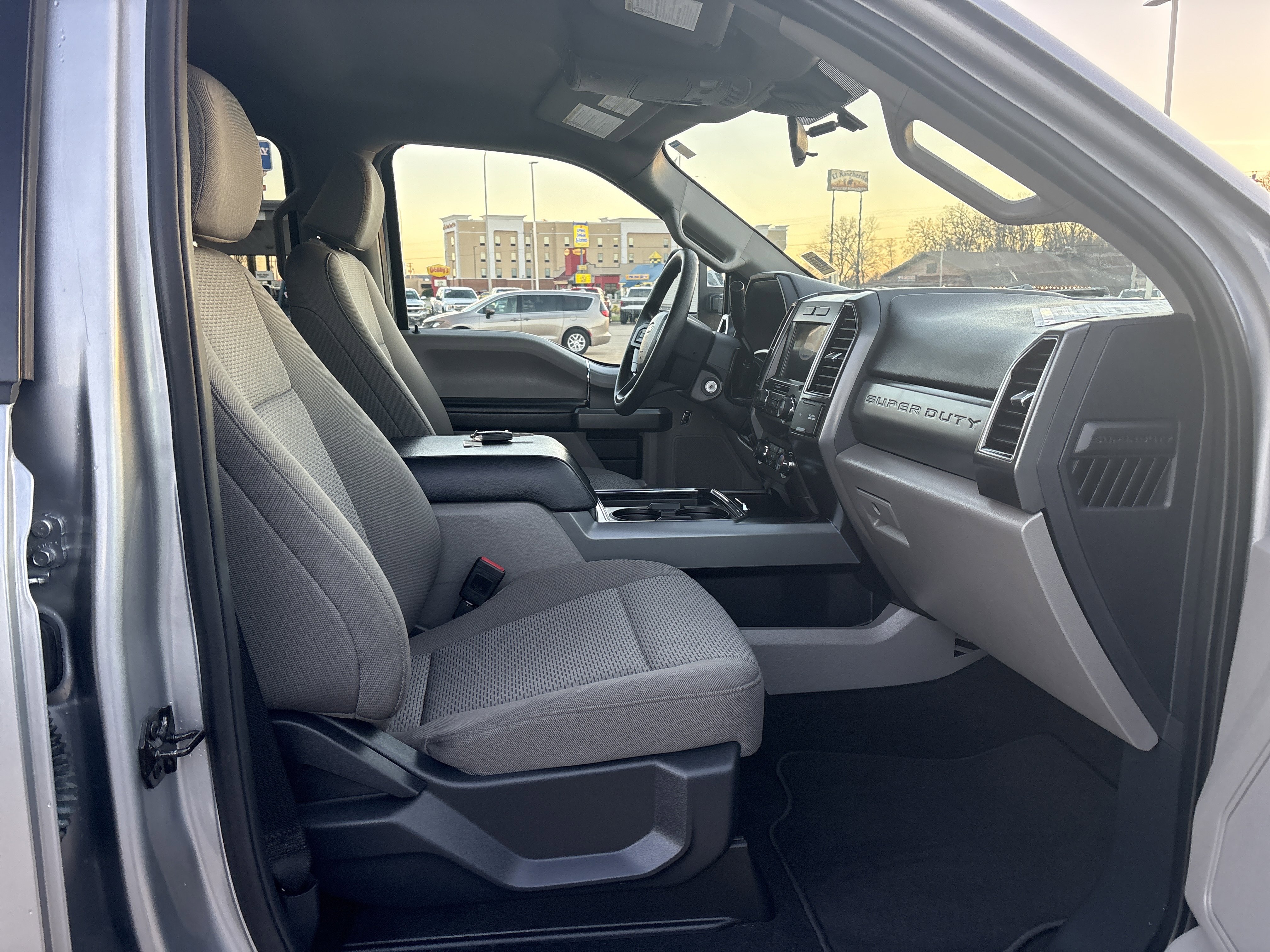 Used 2022 Ford F250 XLT w/ XLT Premium Package image 8