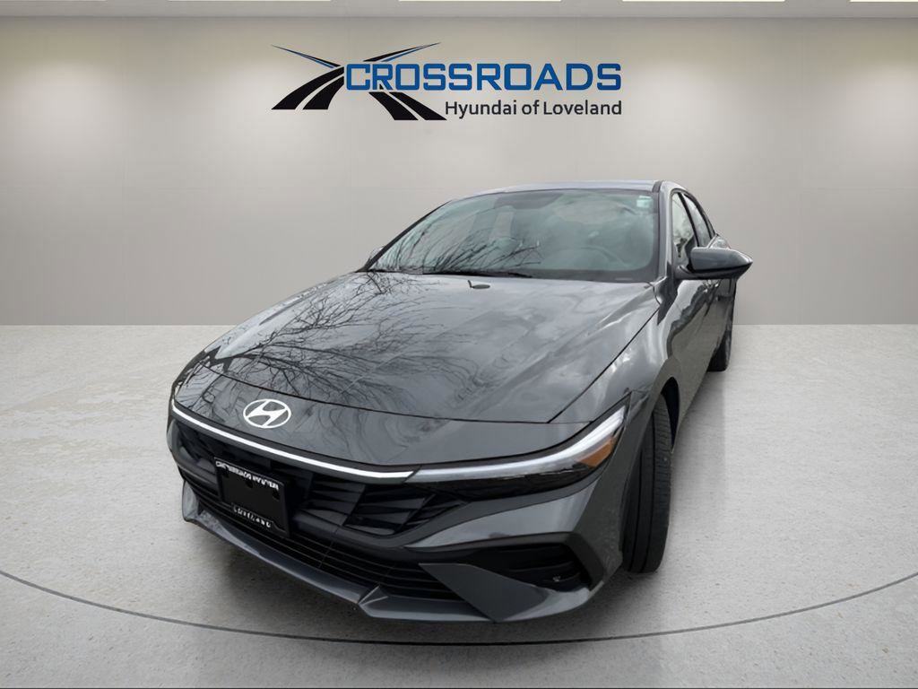 Used 2025 Hyundai Elantra SEL image 1