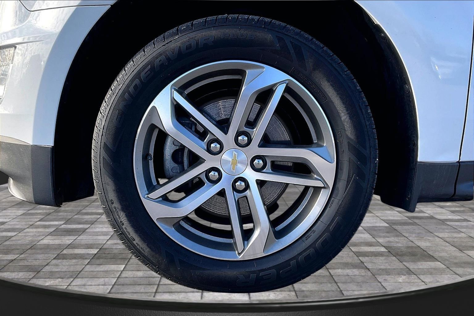 Used 2017 Chevrolet Equinox Premier w/ Enhanced Convenience Package image 8