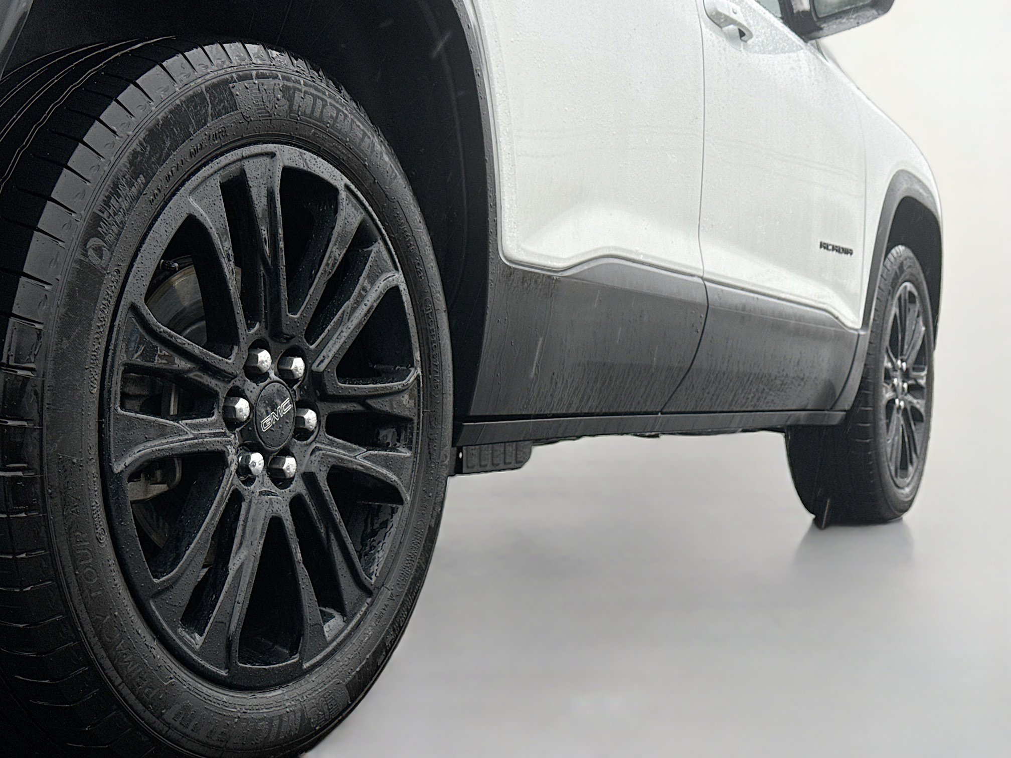 Used 2023 GMC Acadia SLE w/ Driver Convenience Package image 16