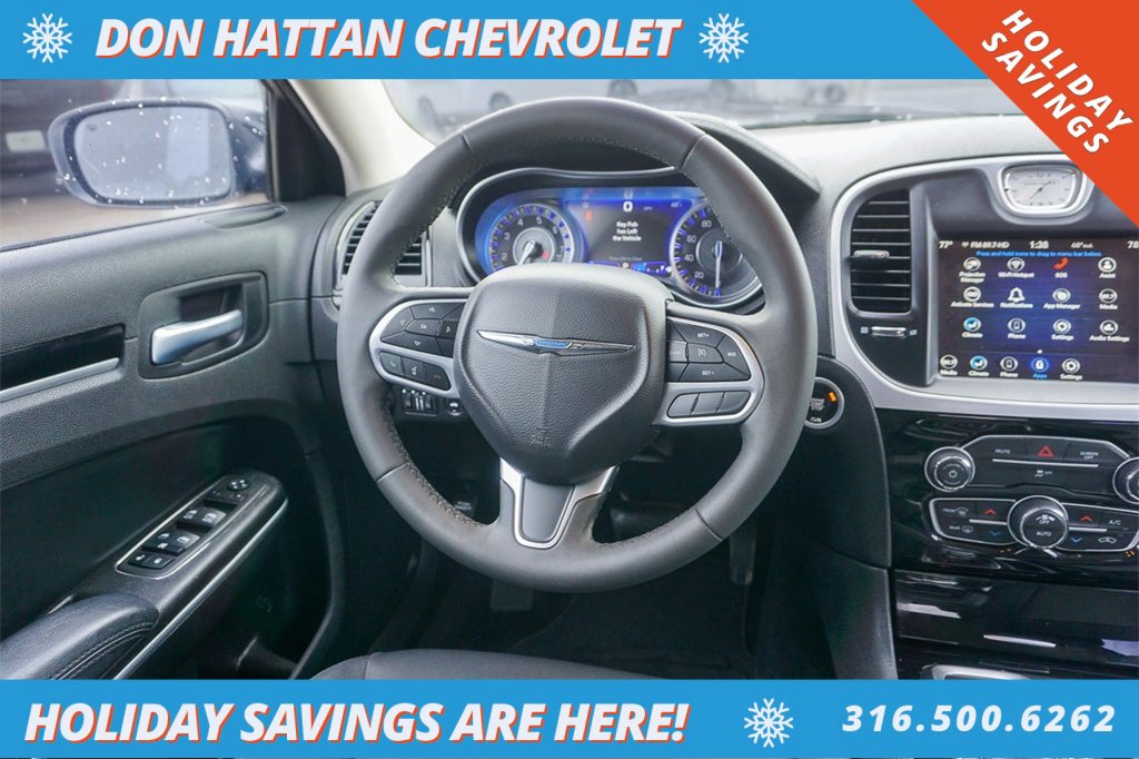 Used 2023 Chrysler 300 Touring w/ Sport Appearance Package image 5