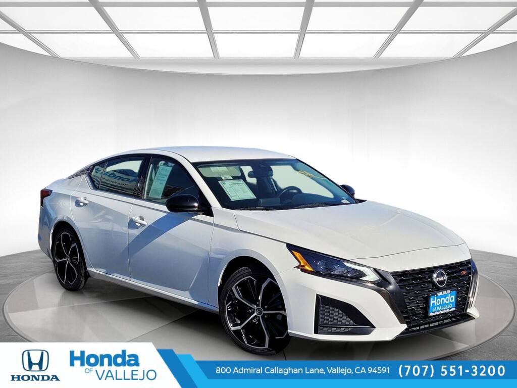 Used 2023 Nissan Altima 2.5 SR image 1