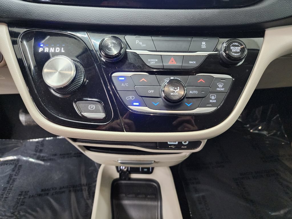 Used 2017 Chrysler Pacifica Touring-L FWD image 20
