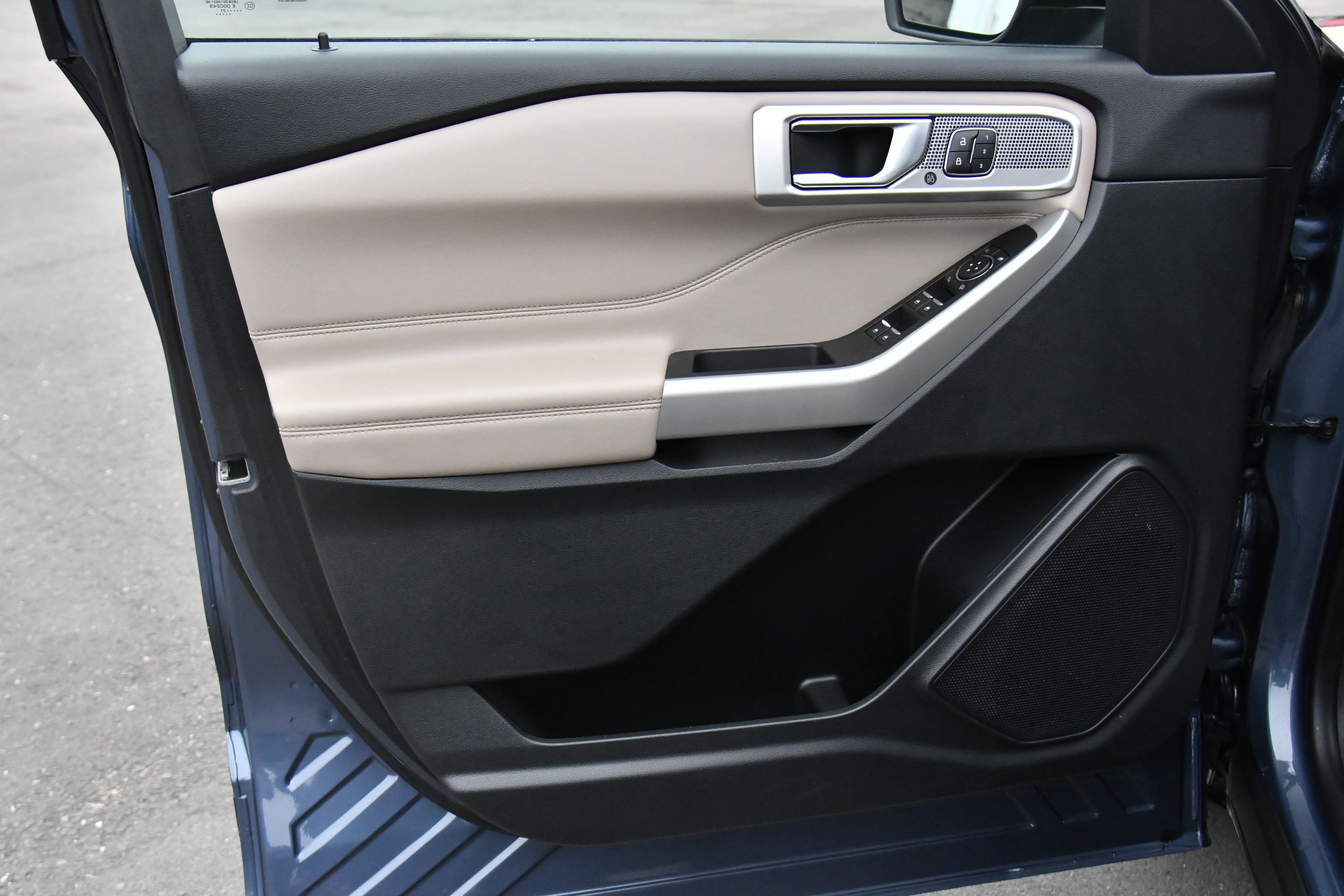 Used 2021 Ford Explorer Limited w/ Equipment Group 301A image 14