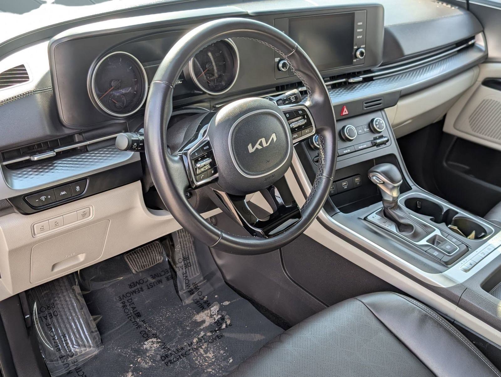 Used 2024 Kia Carnival LX image 4