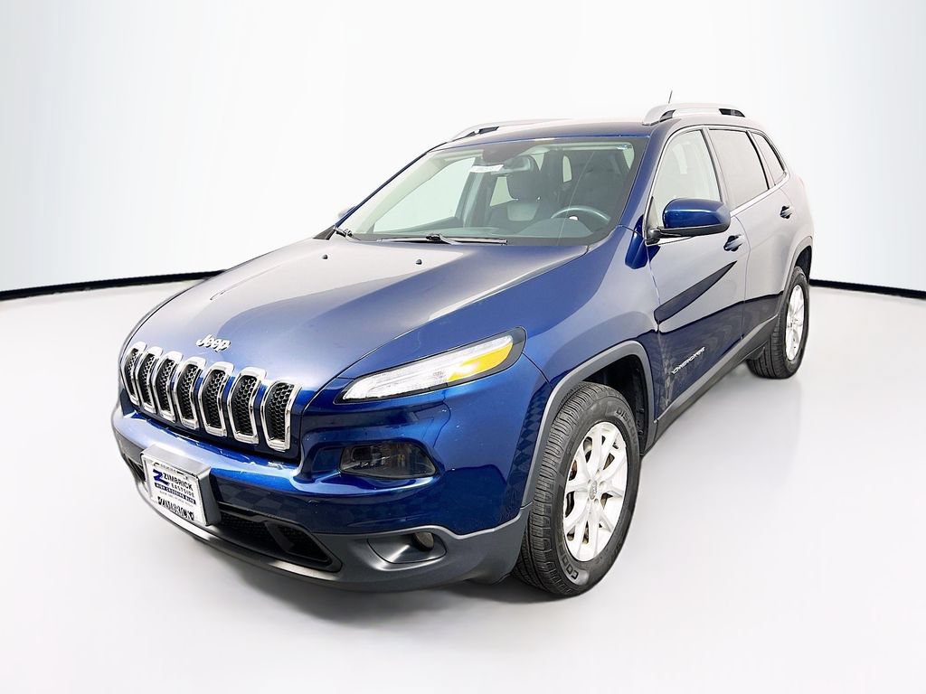 Used 2018 Jeep Cherokee Latitude w/ Cold Weather Group AWD/4WD image 3