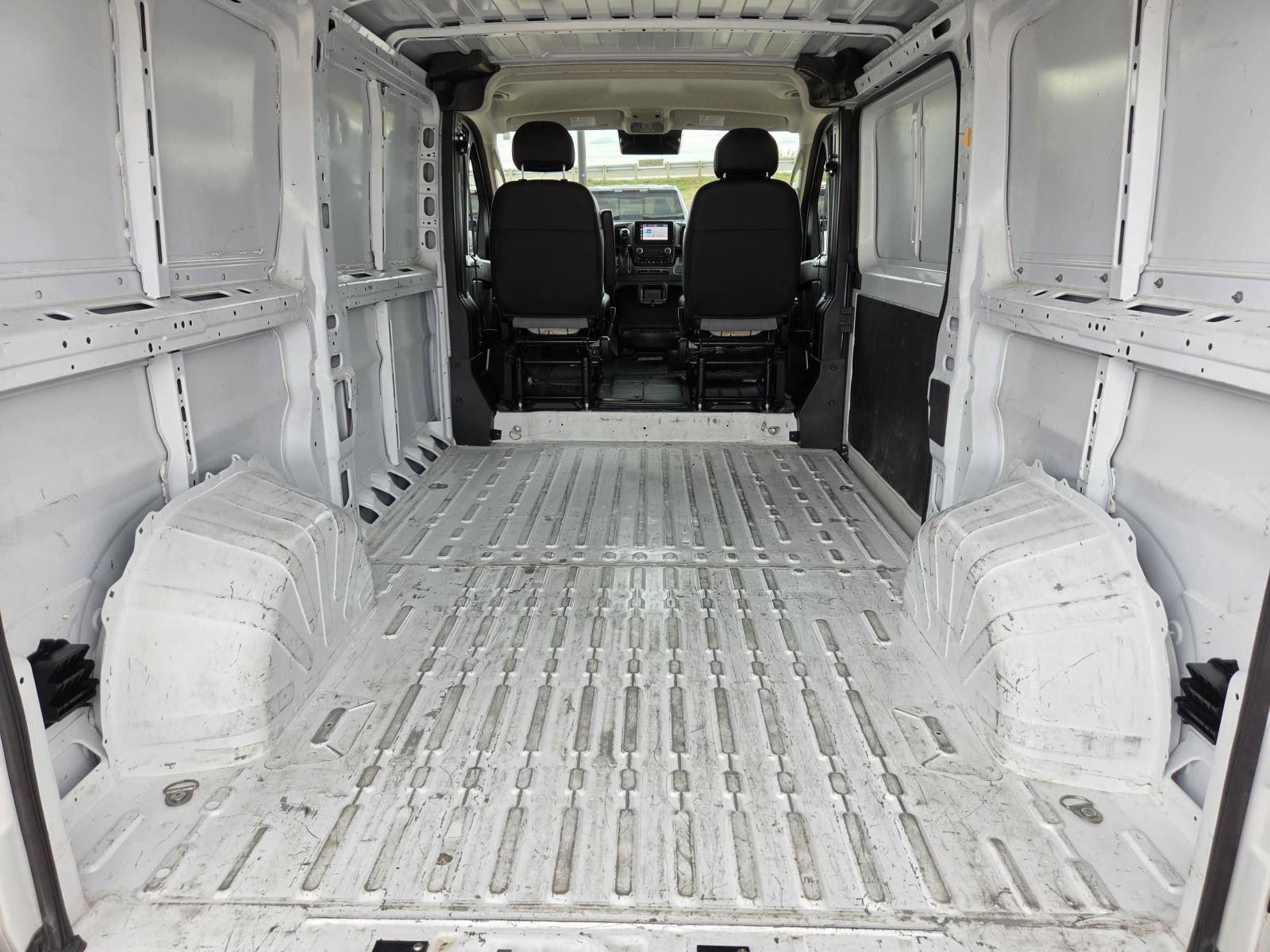 Used 2025 RAM ProMaster 2500 w/ Convenience Group FWD image 13