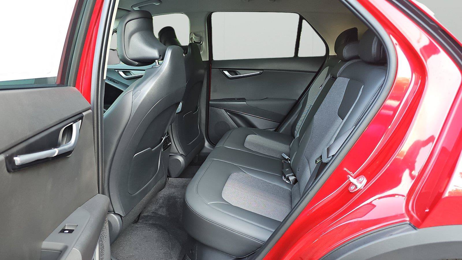 New 2026 Kia Niro EX FWD image 11