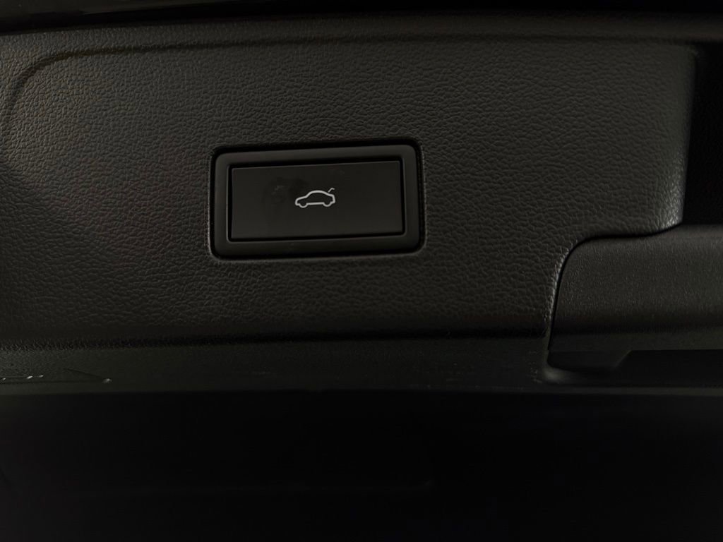 Used 2025 Volkswagen Atlas Cross Sport SE AWD/4WD image 27