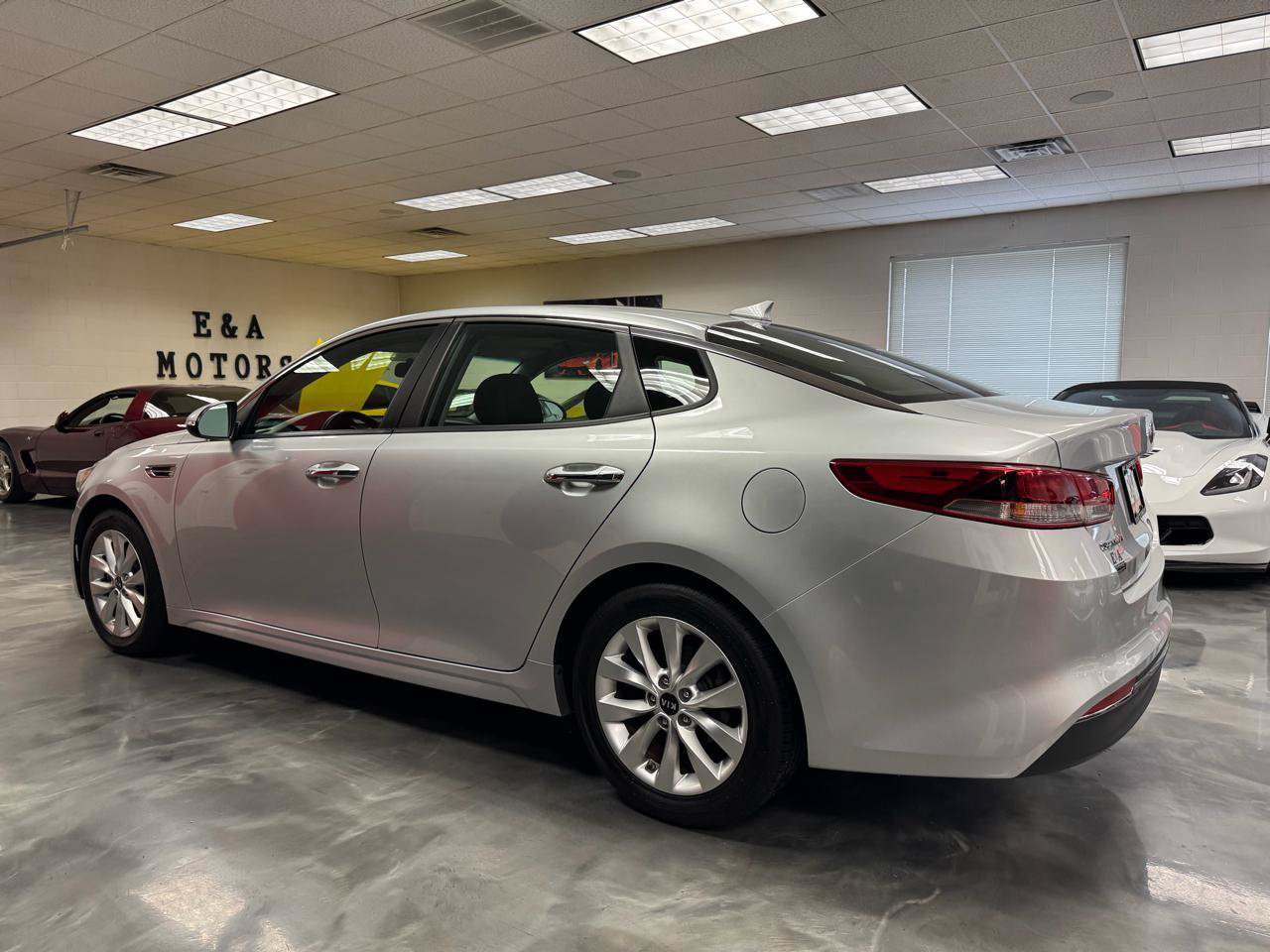 Used 2017 Kia Optima LX FWD image 14