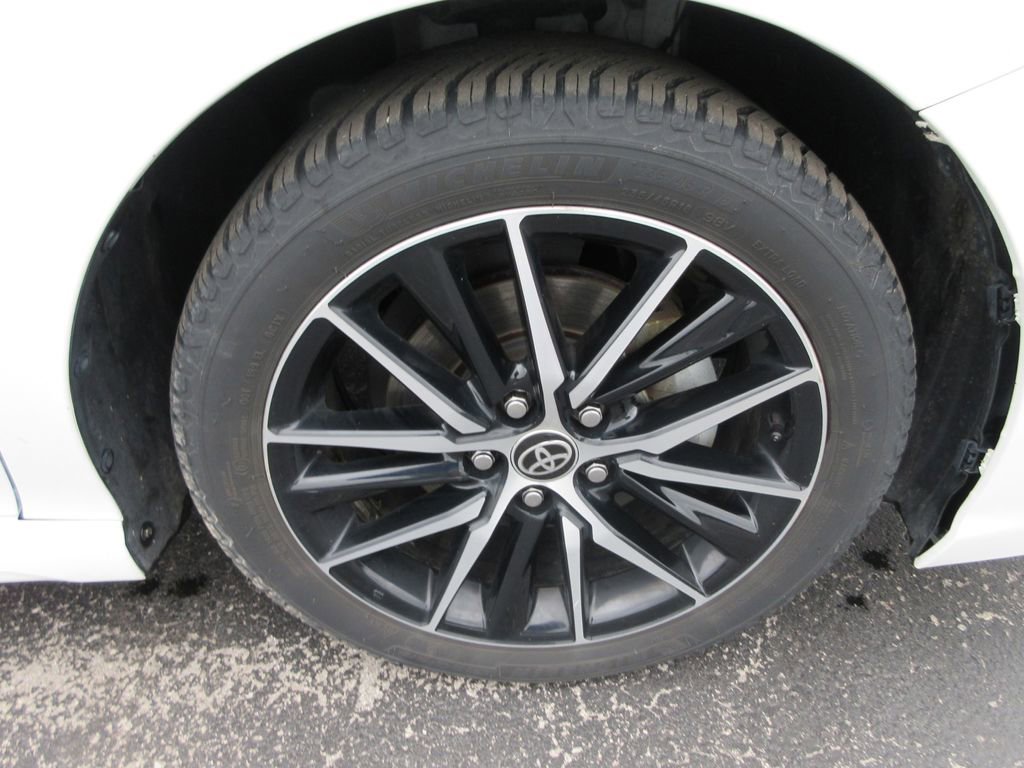 Used 2021 Toyota Camry SE image 9